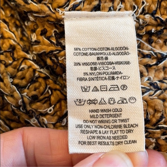 Valentina Vest - Picture 4 of 9